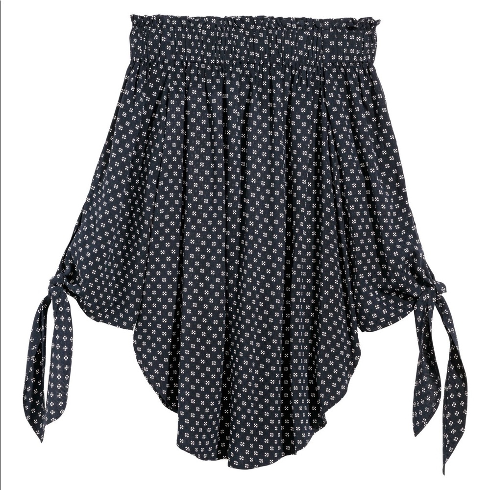 Off-Shoulder Navy with White dots picnic top!
